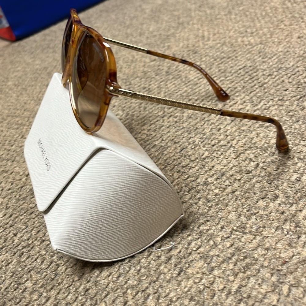 Barely Worn Michael Kors Breckenridge Aviator Sunglasses in Marigold Tortoise - Picture 4 of 7